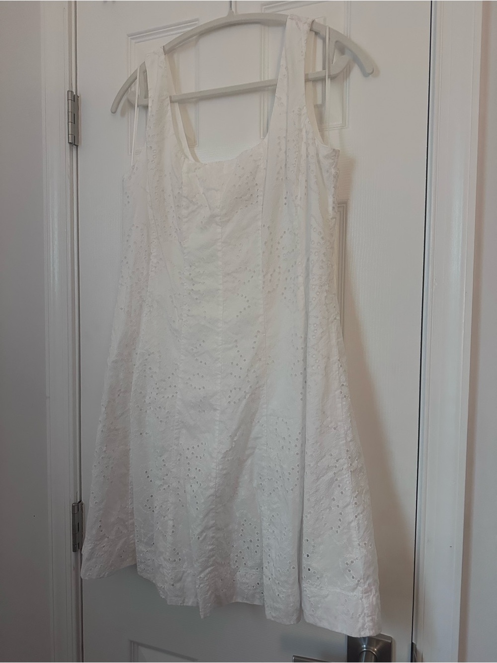 Women’s White Eyelet fit flare Dress sz 6